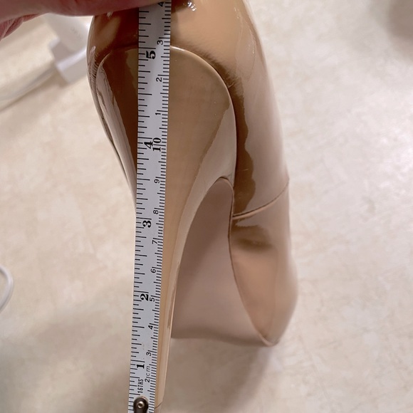 Women's Steve Madden Nude Patent Pumps - Picture 5 of 5